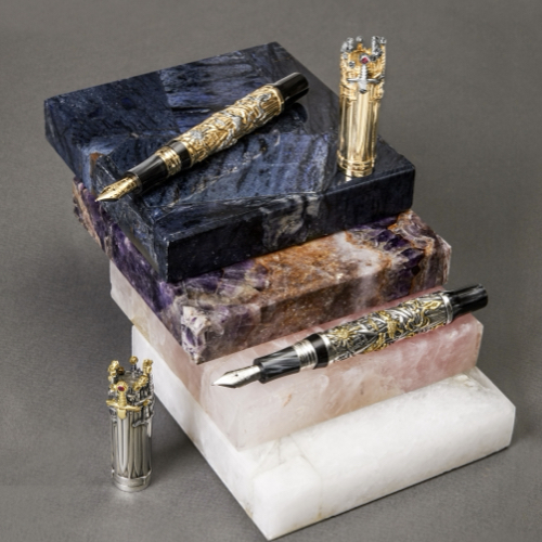 Stilou Montegrappa Iron Throne inspirat din Urzeala Tronurilor, design heraldic și detalii realizate prin turnare în ceară pierdută