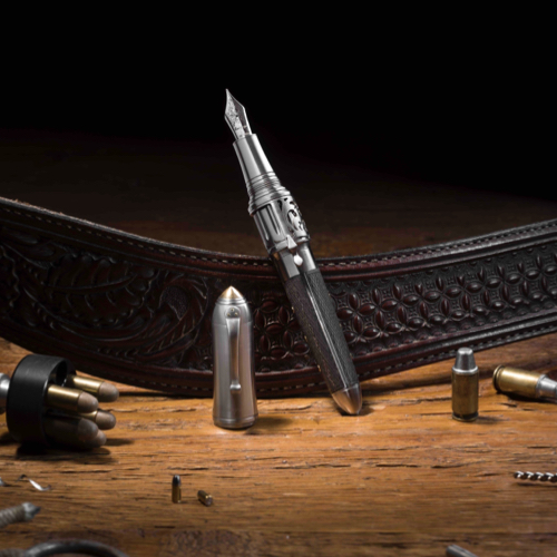 Stilou Montegrappa Revolver cu mecanică inovatoare, complicații fidget și sistem de umplere Power-Push din alamă, oțel și stejar antic