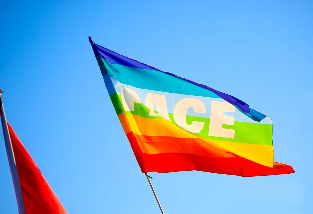 Steag al păcii și diversității, simbol al armoniei, libertății și respectului, asociat colecției Extra Peace.